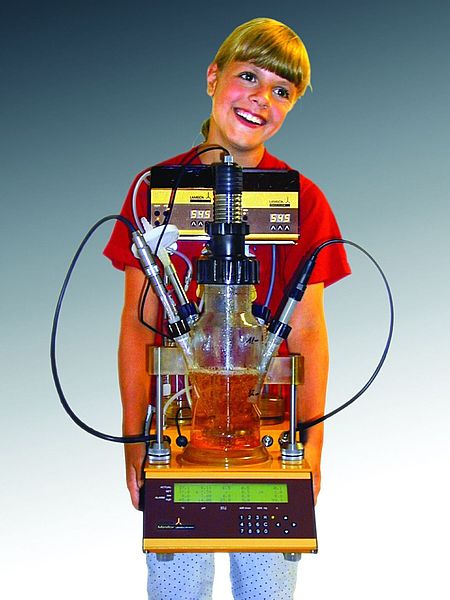 Watch your MINIFOR bioreactor because this compact and handy fermentor can be carried away by a single person